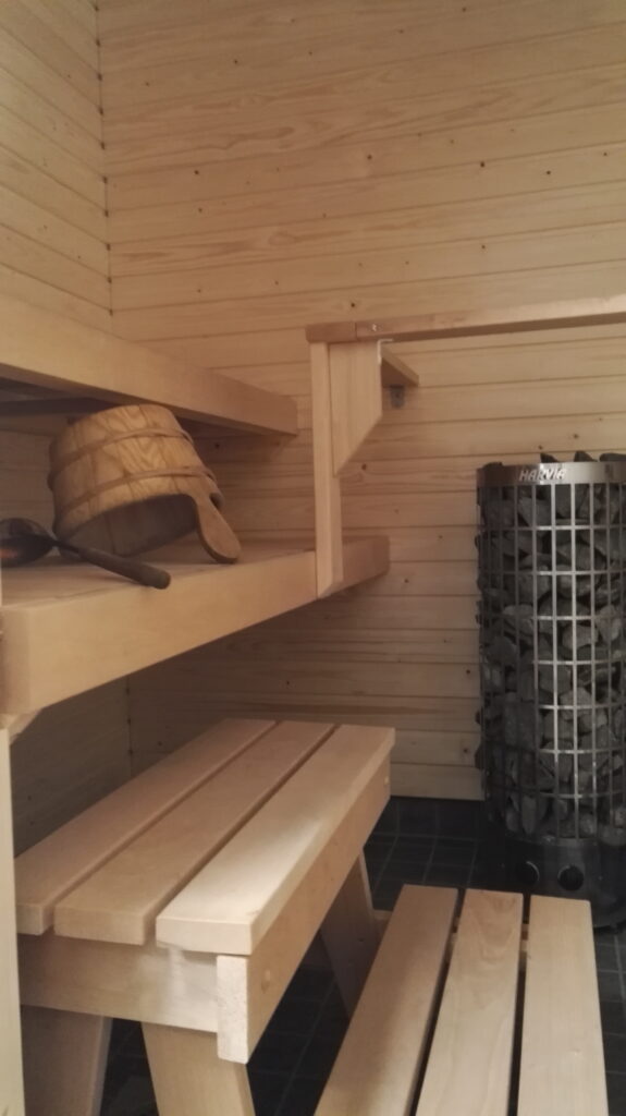 Sisäsauna sähkökiukaalla
